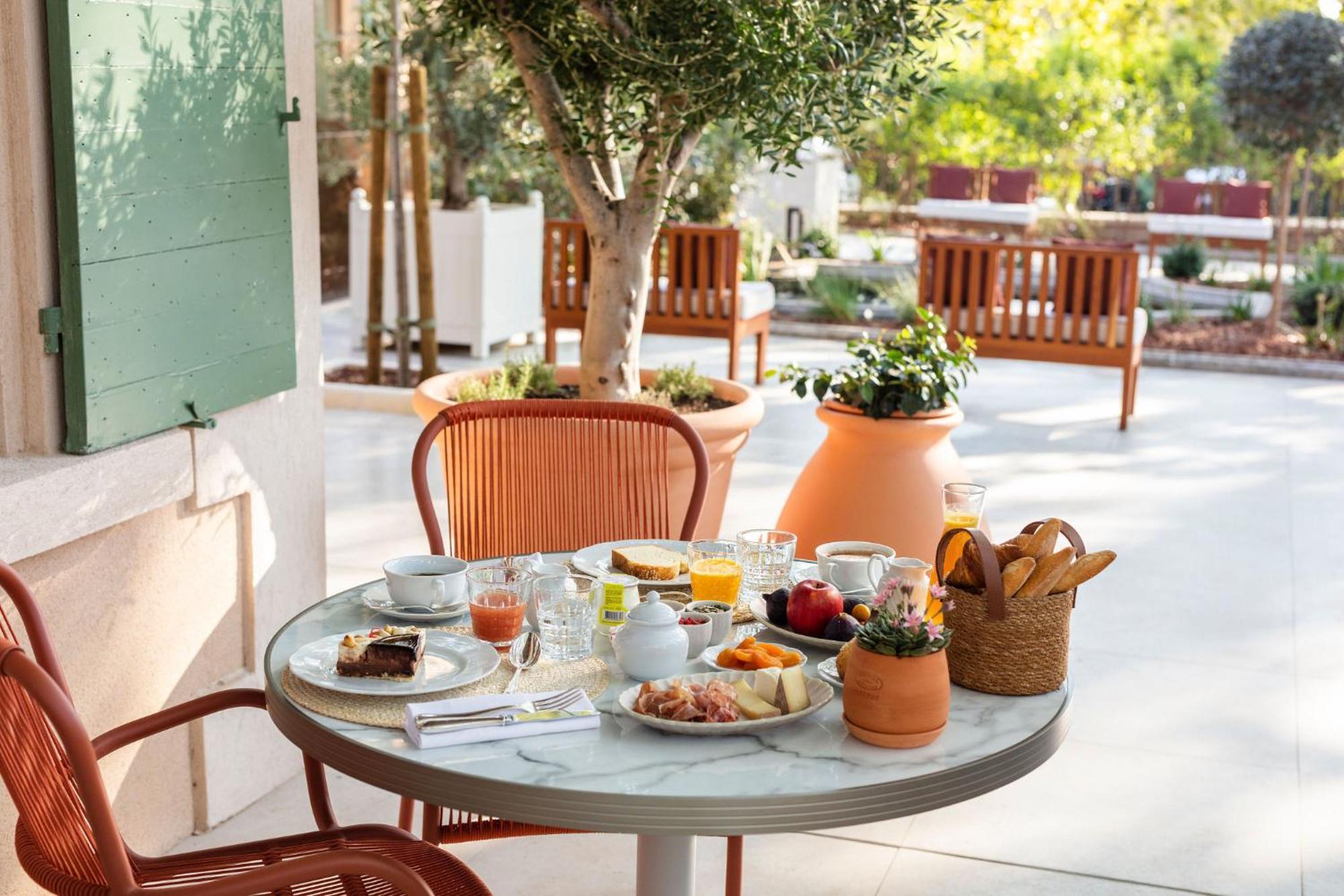 Hotel Et Restaurant La Bastide Bourrelly - Mathias Dandine Cabriès Eksteriør bilde